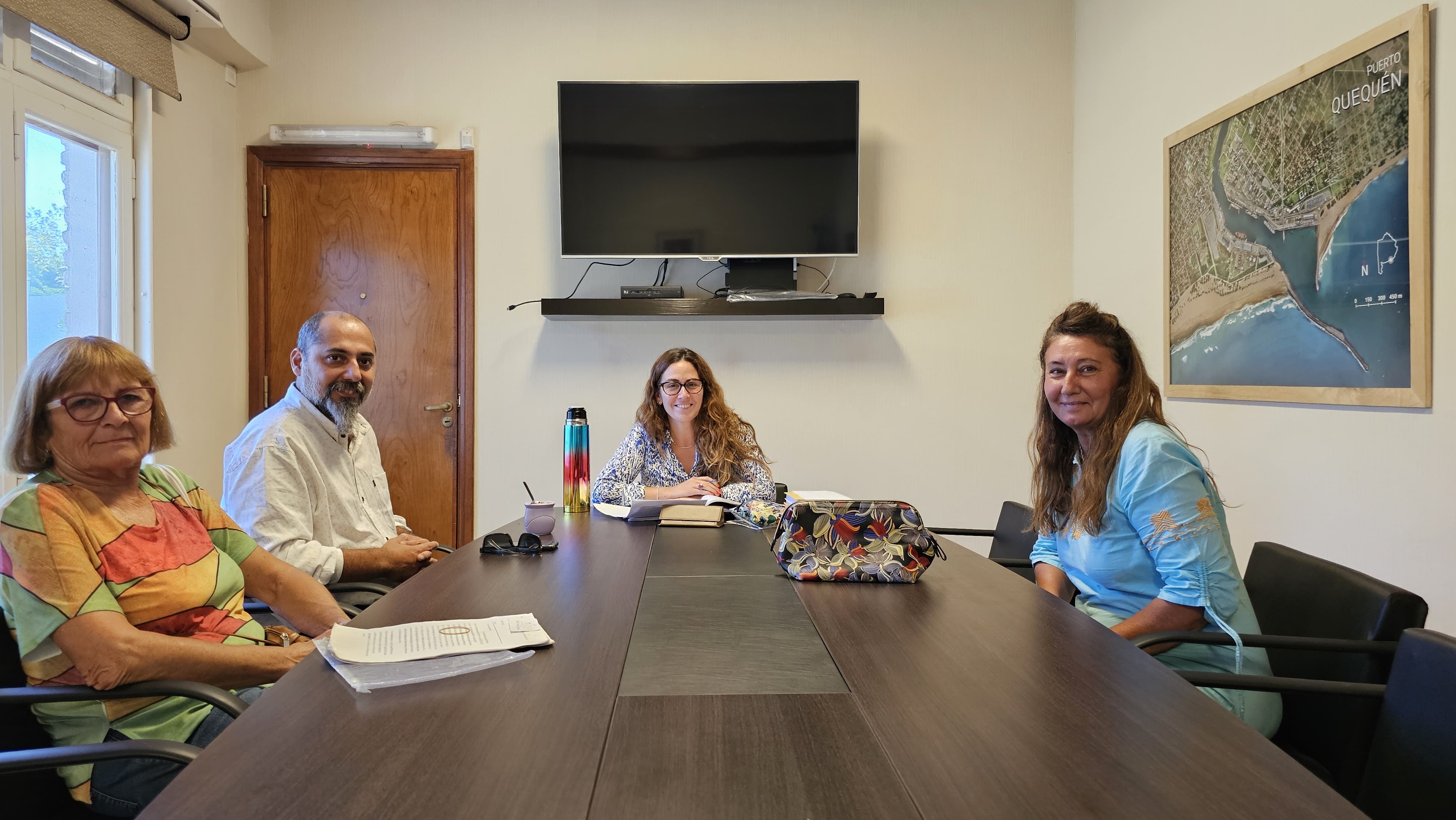 Jimena Lopez dialogo con vecinos de Quequen