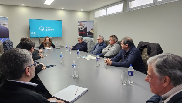 Reunión con productores primarios en el Consorcio de Gestión de Puerto Quequén