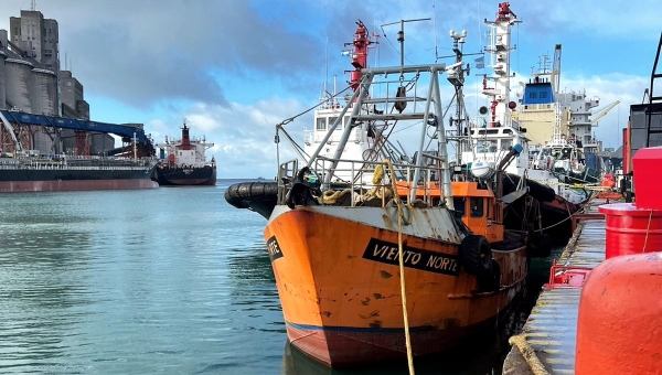 Puerto Quequén opera en todos sus muelles