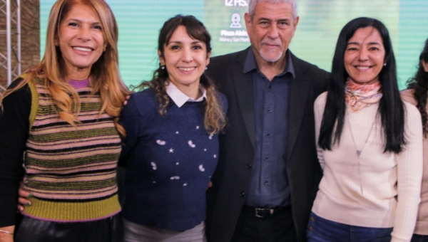 Ley del Buen Trato Andrea Cáceres la directora ejecutiva del OPNyA junto a Jorge Ferraresi intendente de Avellaneda, cerraron la etapa de capacitación en Ley de Buen Trato