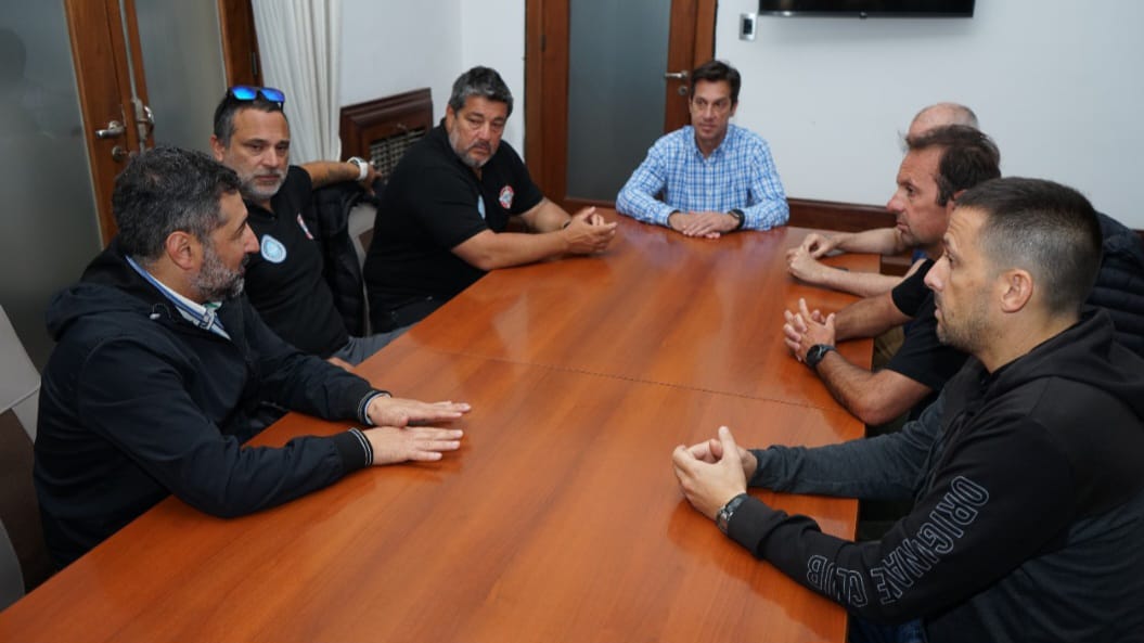 ROJAS RECIBIÓ A LA ASOCIACIÓN DE GUARDAVIDAS JUNTO AL PRESIDENTE DE LA COMISIÓN PROVINCIAL DE GUARDAVIDAS