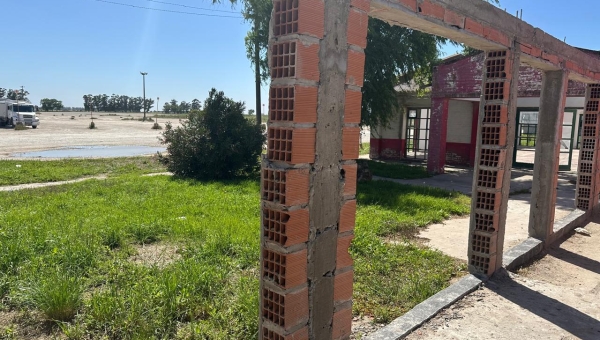 AGUILAR ADVIERTE POR EL ESTADO DE LA PLAYA DE CAMIONES