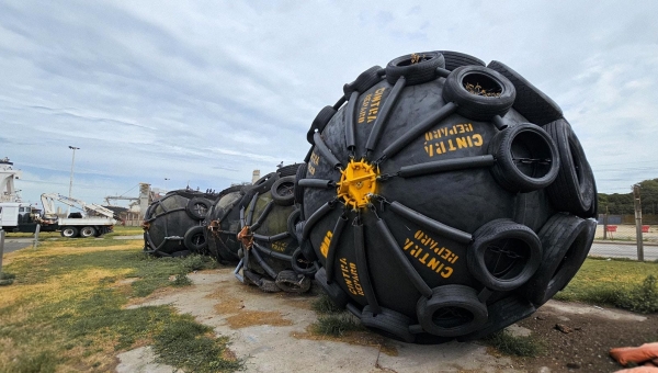 Mantenimiento de defensas neumáticas en Puerto Quequén 