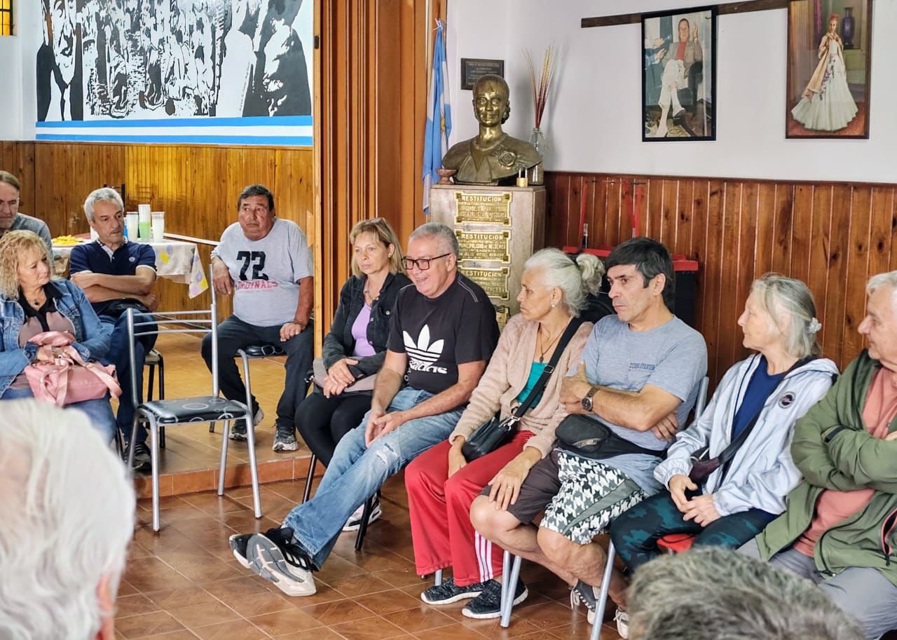 REUNION CON ADULTOS MAYORES