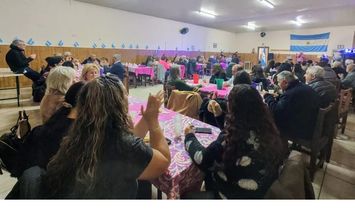 PEÑA PATRIÓTICA EN EL  CENTRO JUBILADOS QUEQUEN