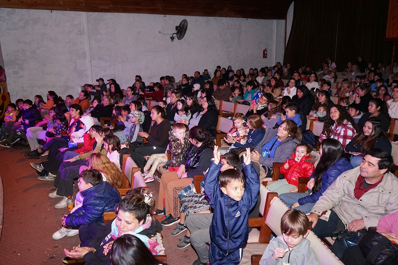 Sierra resaltó los éxitos de la “sala inmersiva” con cupos agotados y el teatro para las infancias a sala llena