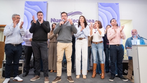 Con un mensaje esperanzador, Arturo Rojas lanzó la lista de Nueva Necochea encabezada por Matías Sierra: “Tenemos las cuentas ordenadas y seguimos haciendo obras”