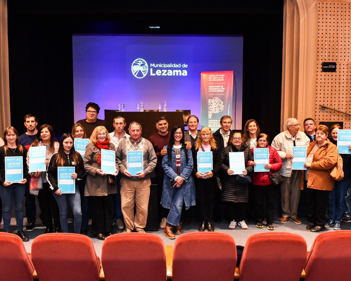 Entrega de Escrituras  en General Guido y Lezama.