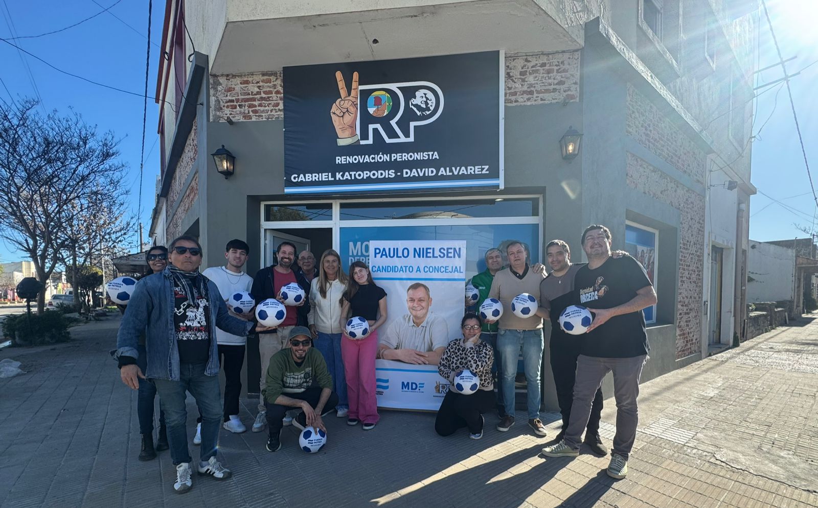 Paulo Nielsen, en campaña: “Lo más llamativo es que hay gente que en Quequén nos pregunta cuándo son las elecciones porque está pasando la máquina”