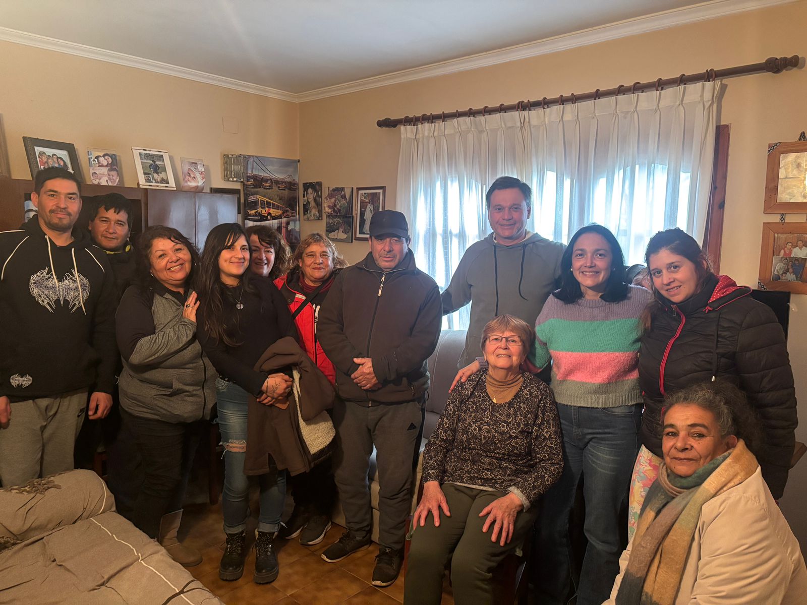 Graciana Maizzani lleva el mensaje de SOMOS NECOCHEA – UCR puerta por puerta