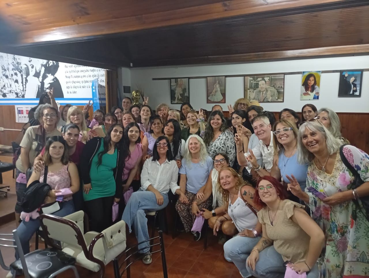 CHARLA  CON LA LICENCIADA MONICA BOUYSSEDE EN EL PJ.