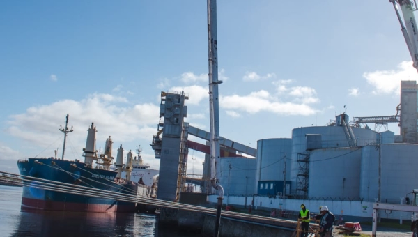 Puerto Quequén avanza con obras clave de infraestructura para consolidar la seguridad y operatividad de sus muelles